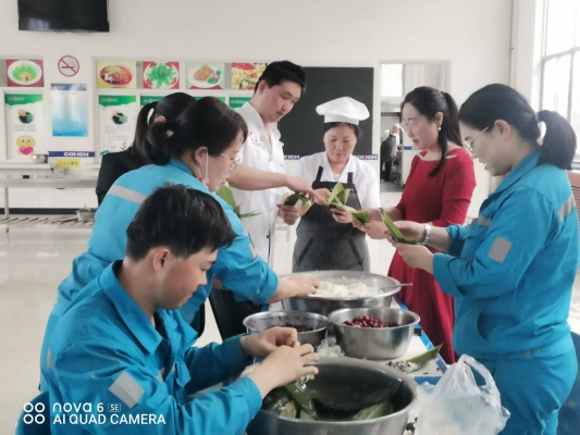 组织开展包粽子活动-图片5 组织开展包粽子活动-图片5