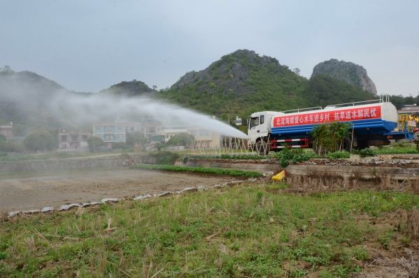 北流海螺开展爱心水车进乡村活动,帮助群众浇灌土地_副本 北流海螺开展爱心水车进乡村活动,帮助群众浇灌土地_副本